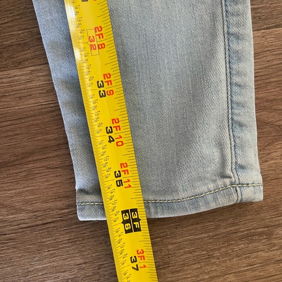 Hollister Light Blue Skinny Jeans. - Picture 6 of 7